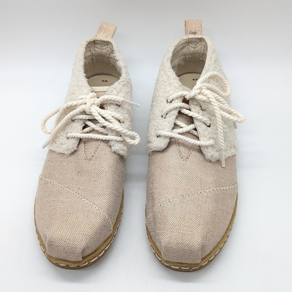 Toms Bota cream faux Sherpa fur lace up shoe 9 - Picture 3 of 9